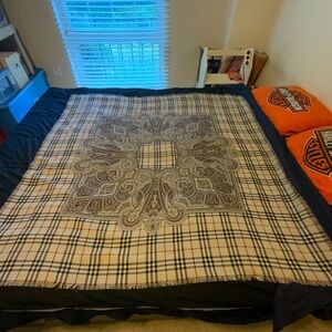 Large size Burberry Black and Cream wool scarf